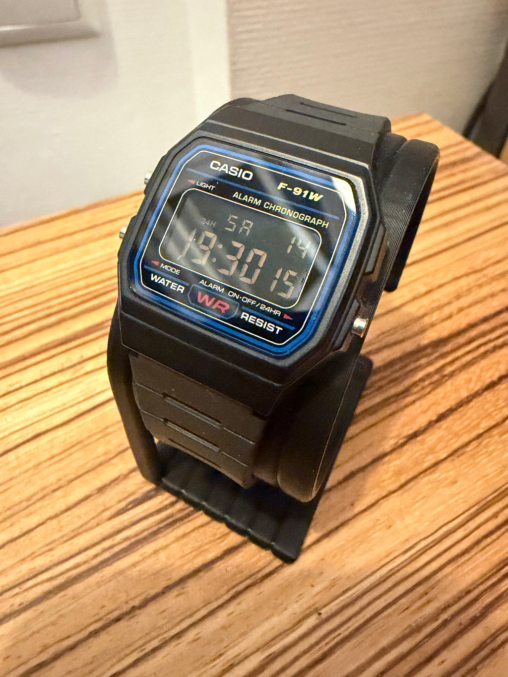 Casio F-91W Custom LCD Mod